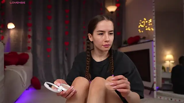 Snapshot of Amely_Young chatting on 02.14.26 Amely Young online show from 02.14.26