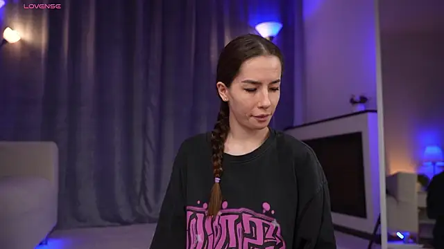 Amely Young online show from 03.31.26