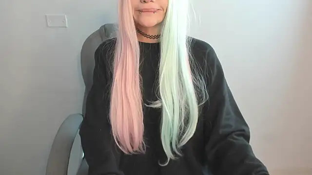 Snapshot of celestica_rose chatting on 03.15.25 celestica rose online show from 03.15.25