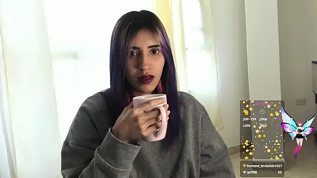 Snapshot of linnie_ chatting on 12.12.24 linnie  online show from 12.12.24