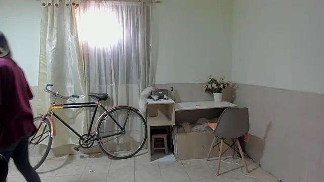 Snapshot of linnie_ chatting on 10.29.25 linnie  online show from 10.29.25