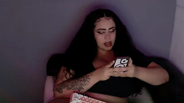 Snapshot of Emmacamille chatting on 10.22.25 Emmacamille online show from 10.22.25