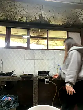 Hellen 111 online show from 12.03.24