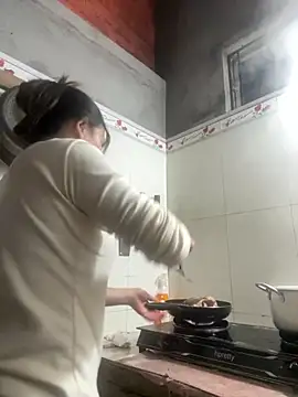 Hellen 111 online show from 11.02.25