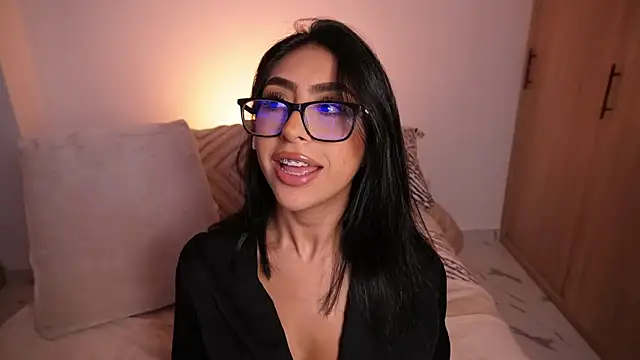 Snapshot of Sara_albrecht chatting on 10.29.25 Sara albrecht online show from 10.29.25