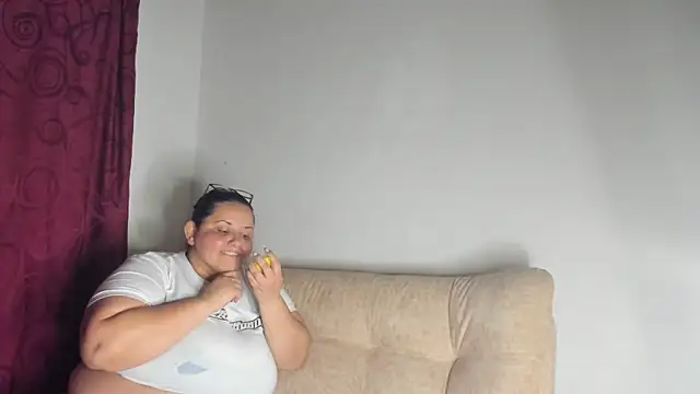 tetasgrandes karol online show from 11.23.25