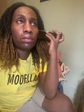 Snapshot of Moorella1 chatting on 04.12.26 Moorella1 online show from 04.12.26