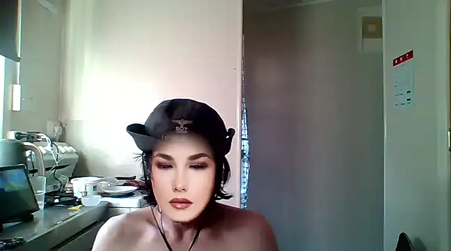 Snapshot of Ramenboi69 chatting on 12.10.24 Ramenboi69 online show from 12.10.24