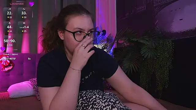 Mia  Peach online show from 12.08.24