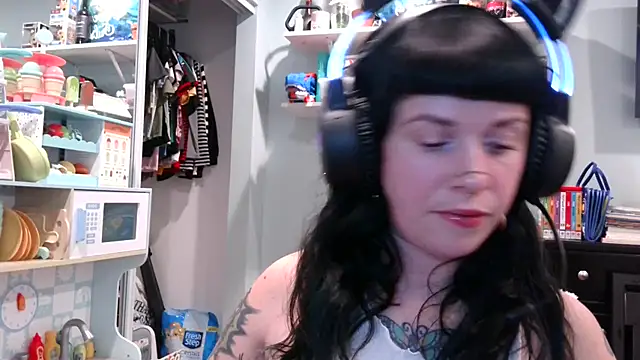 Snapshot of Marcelinegoddess chatting on 02.05.25 Marcelinegoddess online show from 02.05.25