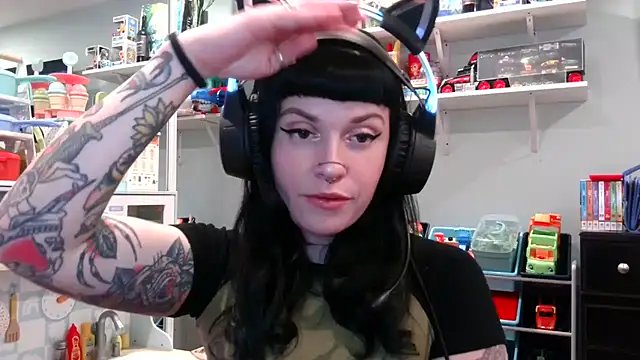 Snapshot of Marcelinegoddess chatting on 02.15.25 Marcelinegoddess online show from 02.15.25