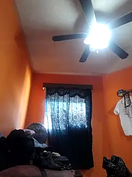 miicheele32 online show from 03.18.25