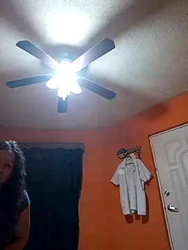 miicheele32 online show from 10.15.25