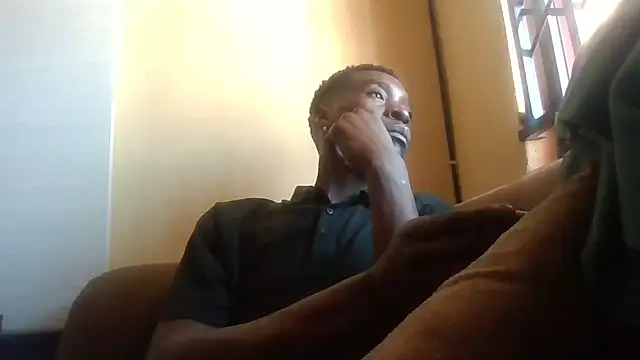 Snapshot of SmallGoodNutts chatting on 11.05.25 SmallGoodNutts online show from 11.05.25