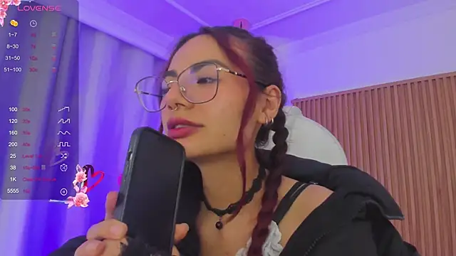 sophiecherry  online show from 02.25.25