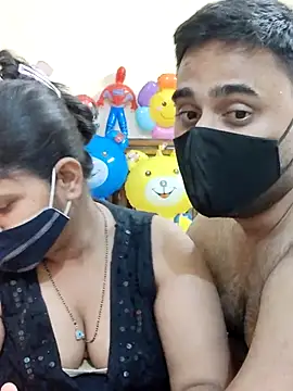 IND COUPLE1 online show from 02.23.25