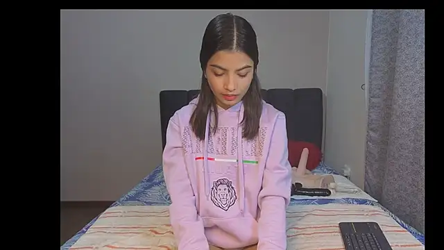 LiaOrtiz69 online show from 04.13.26