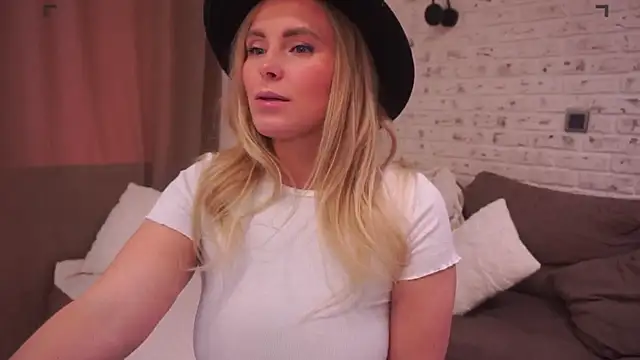 Charming Daphny online show from 03.14.25