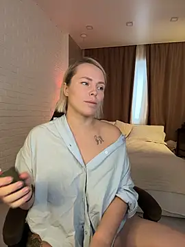 Charming Daphny online show from 11.28.25