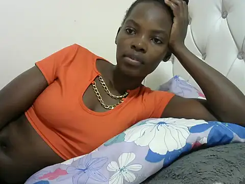 Snapshot of shanycute1 chatting on 11.02.25 shanycute1 online show from 11.02.25