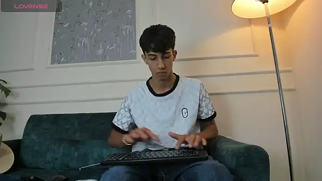 Snapshot of Lucian_Davi chatting on 01.08.25 Lucian Davi online show from 01.08.25