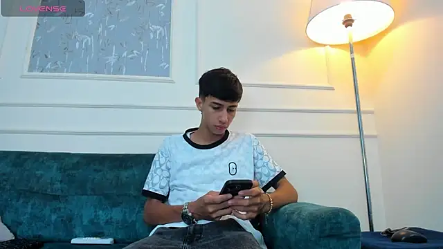 Snapshot of Lucian_Davi chatting on 01.17.25 Lucian Davi online show from 01.17.25