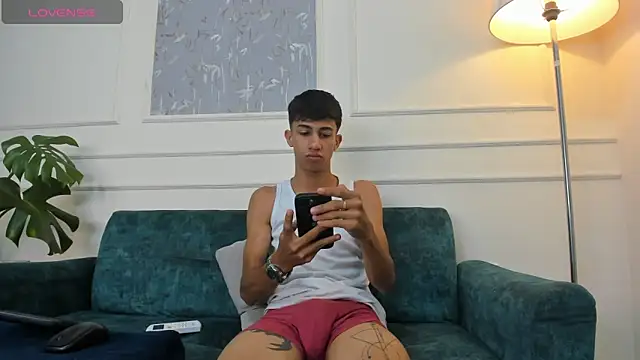 Snapshot of Lucian_Davi chatting on 01.25.25 Lucian Davi online show from 01.25.25