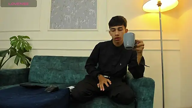 Snapshot of Lucian_Davi chatting on 01.30.25 Lucian Davi online show from 01.30.25