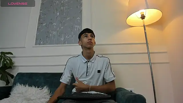 Snapshot of Lucian_Davi chatting on 02.03.25 Lucian Davi online show from 02.03.25