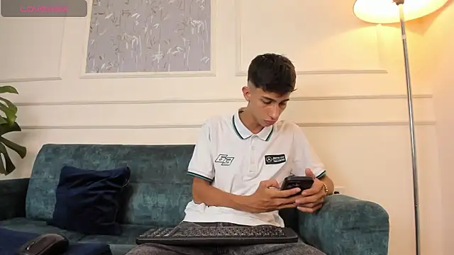 Snapshot of Lucian_Davi chatting on 02.08.25 Lucian Davi online show from 02.08.25