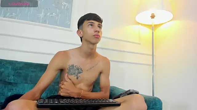 Snapshot of Lucian_Davi chatting on 02.21.25 Lucian Davi online show from 02.21.25