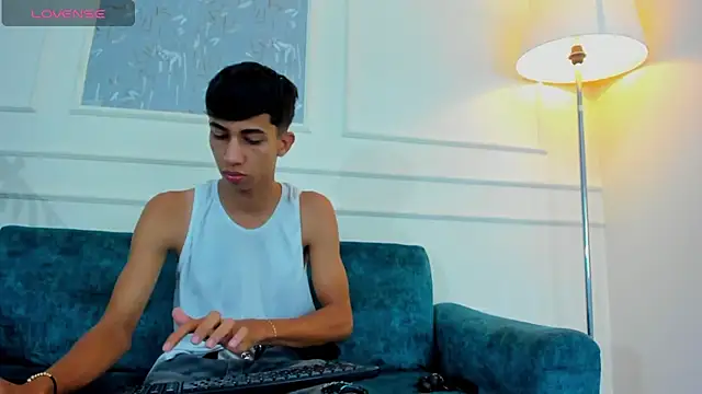 Snapshot of Lucian_Davi chatting on 02.24.25 Lucian Davi online show from 02.24.25