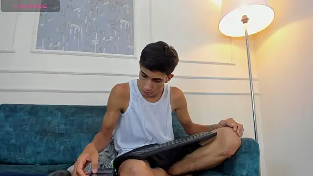 Snapshot of Lucian_Davi chatting on 09.27.25 Lucian Davi online show from 09.27.25