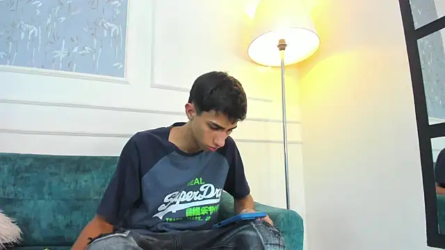 Snapshot of Lucian_Davi chatting on 10.14.25 Lucian Davi online show from 10.14.25