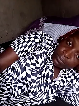 Snapshot of pretty_prickle chatting on 11.29.25 pretty prickle online show from 11.29.25