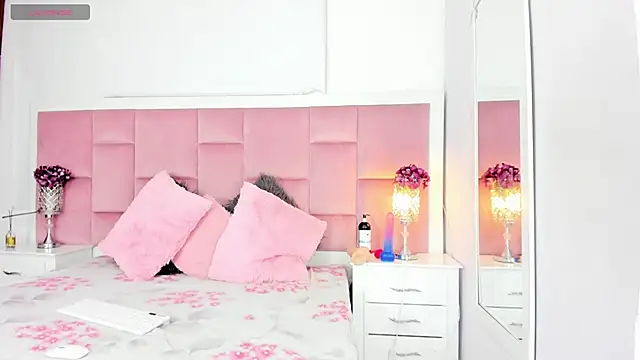 DaphneLloyd online show from 01.31.25