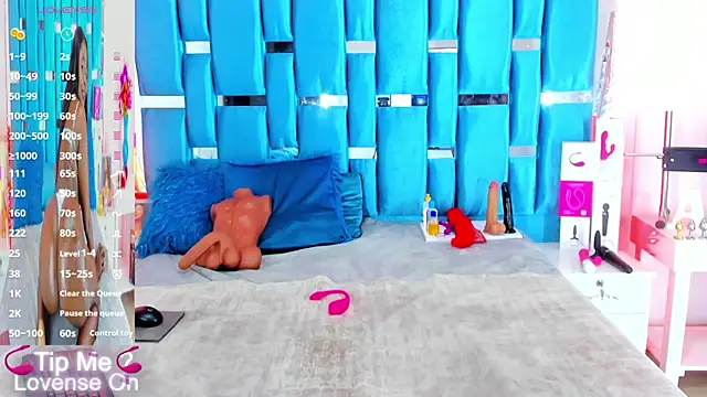 Snapshot of alicebennet_01 chatting on 11.13.25 alicebennet 01 online show from 11.13.25