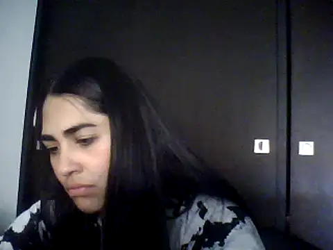 Snapshot of Charlotte_cute18 chatting on 12.13.24 Charlotte cute18 online show from 12.13.24