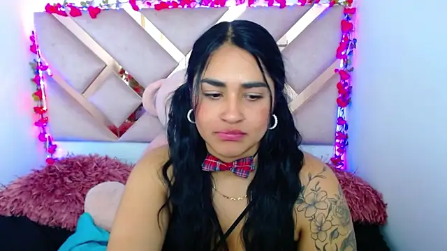 Snapshot of Charlotte_cute18 chatting on 03.21.25 Charlotte cute18 online show from 03.21.25