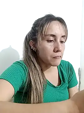 Snapshot of Isabel23zr chatting on 01.08.25 Isabel23zr online show from 01.08.25