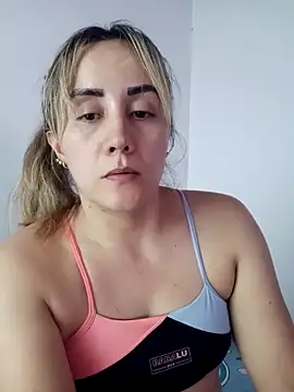 Snapshot of Isabel23zr chatting on 09.29.25 Isabel23zr online show from 09.29.25