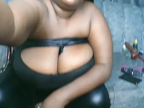 Snapshot of Bigboobylovers chatting on 10.17.25 Bigboobylovers online show from 10.17.25