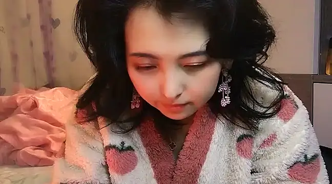 Snapshot of Hanicarrot chatting on 12.19.24 Hanicarrot online show from 12.19.24