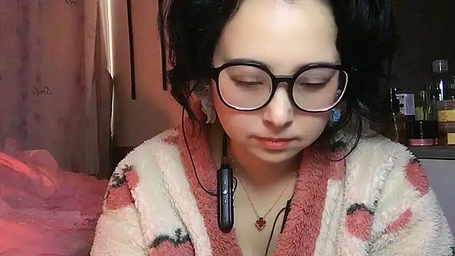 Snapshot of Hanicarrot chatting on 12.24.24 Hanicarrot online show from 12.24.24