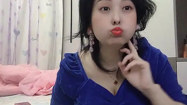 Snapshot of Hanicarrot chatting on 12.27.24 Hanicarrot online show from 12.27.24