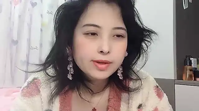 Snapshot of Hanicarrot chatting on 12.28.24 Hanicarrot online show from 12.28.24