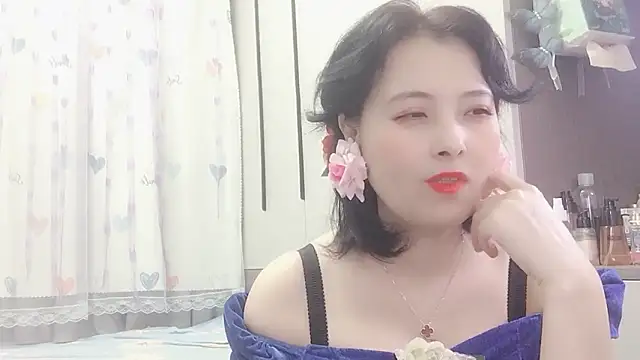 Snapshot of Hanicarrot chatting on 02.19.25 Hanicarrot online show from 02.19.25
