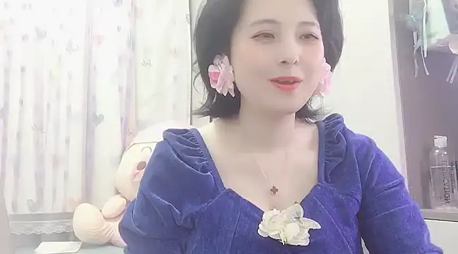Snapshot of Hanicarrot chatting on 03.05.25 Hanicarrot online show from 03.05.25