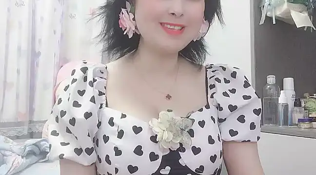 Snapshot of Hanicarrot chatting on 03.18.25 Hanicarrot online show from 03.18.25