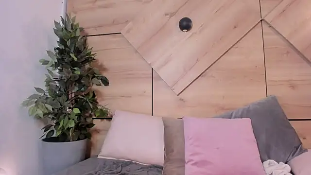 Natasha Smith09 online show from 12.29.24